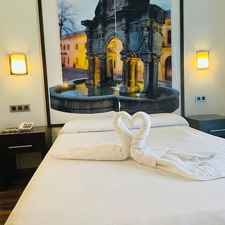Hostal Aznaitin Baeza Ngoại thất bức ảnh
