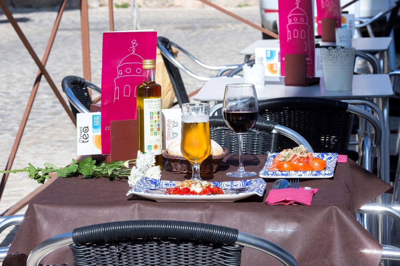 Hostal Aznaitin Baeza Ngoại thất bức ảnh